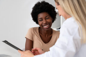 Woman receiving a diagnosis Image by Freepik